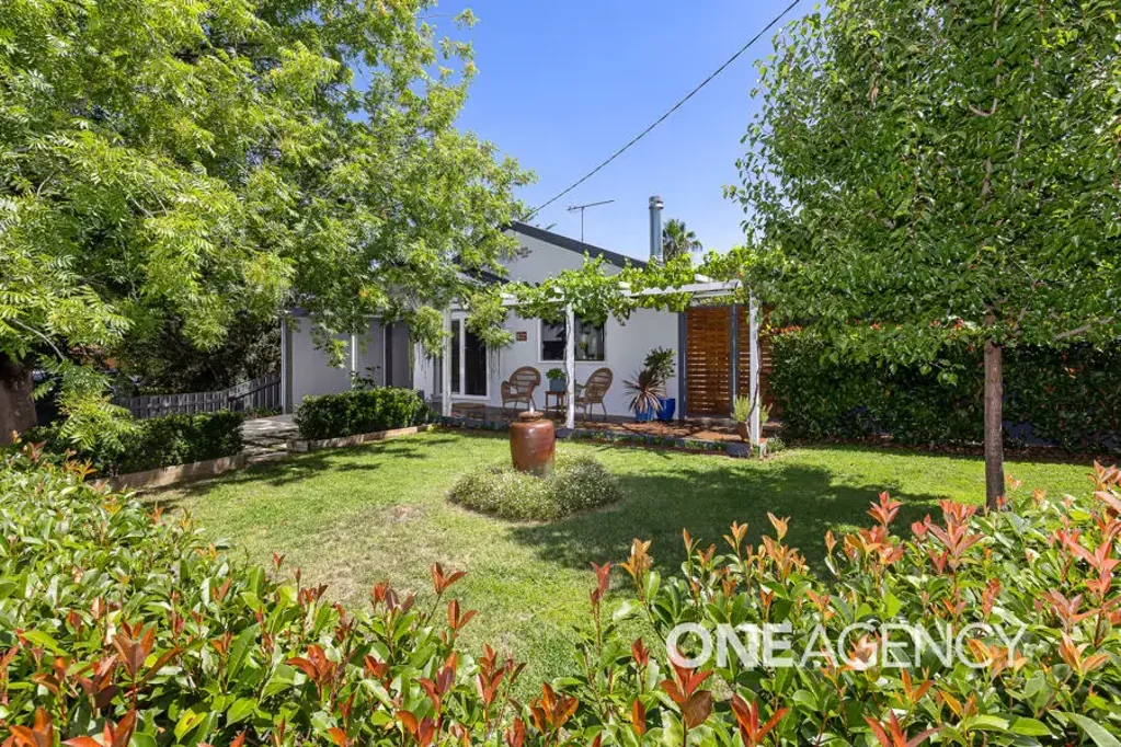 6 TINGA CRESCENT, Kooringal, NSW 2650