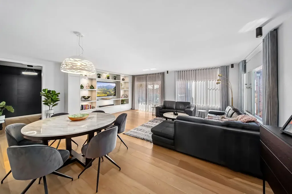 Double Bay 3 Bedroom Bespoke Apartment On Prized NE Corner In Boutique Building