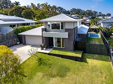 Bli Bli 5ਬੈੱਡਰੂਮ HUGE TWO STOREY FAMILY HOME, 4 LIVING AREAS, ALL BEDROOMS WITH WALK-IN ROBES! A FULLY FENCED BLOCK WITH SIDE ACCESS, HEATED SWIMMING POOL!