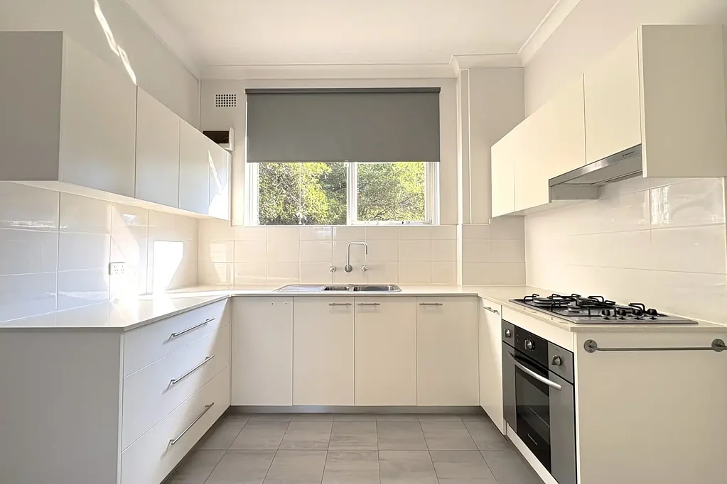 Convenient & Renovated 2-Bedroom Apartment Near Epping Station