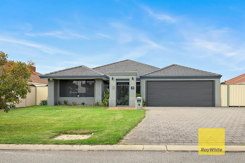 Seville Grove 4 Bedroom Family Friendly Living with Great Outdoor Entertaining Space