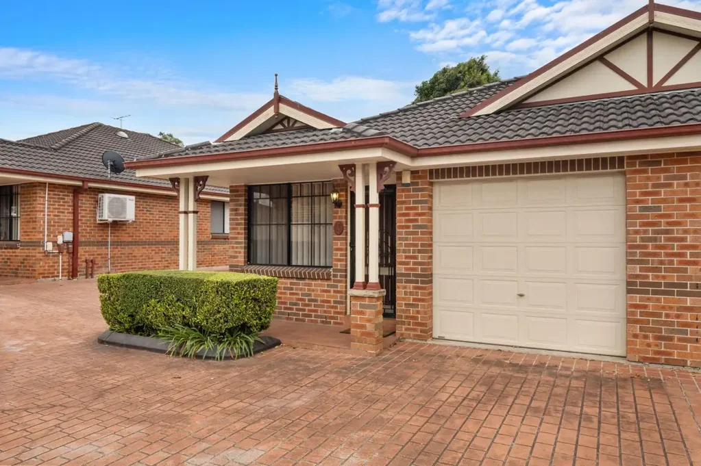 NEAT DUPLEX CLOSE TO M7 ACCESS