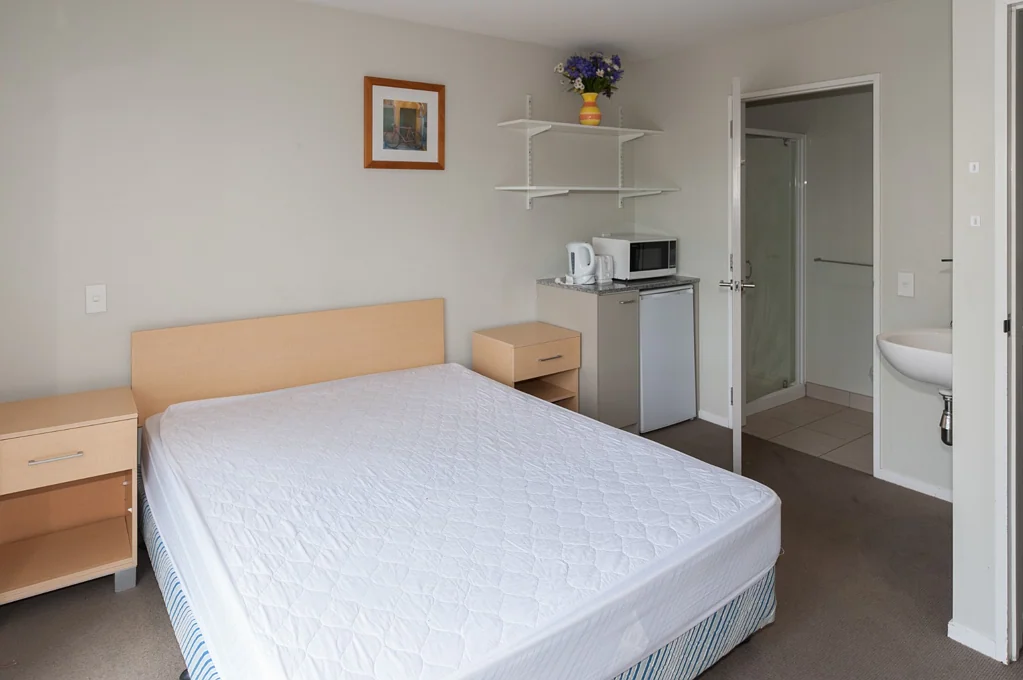1 bedroom room with ensuite and shared facilities – options available $230 - $250