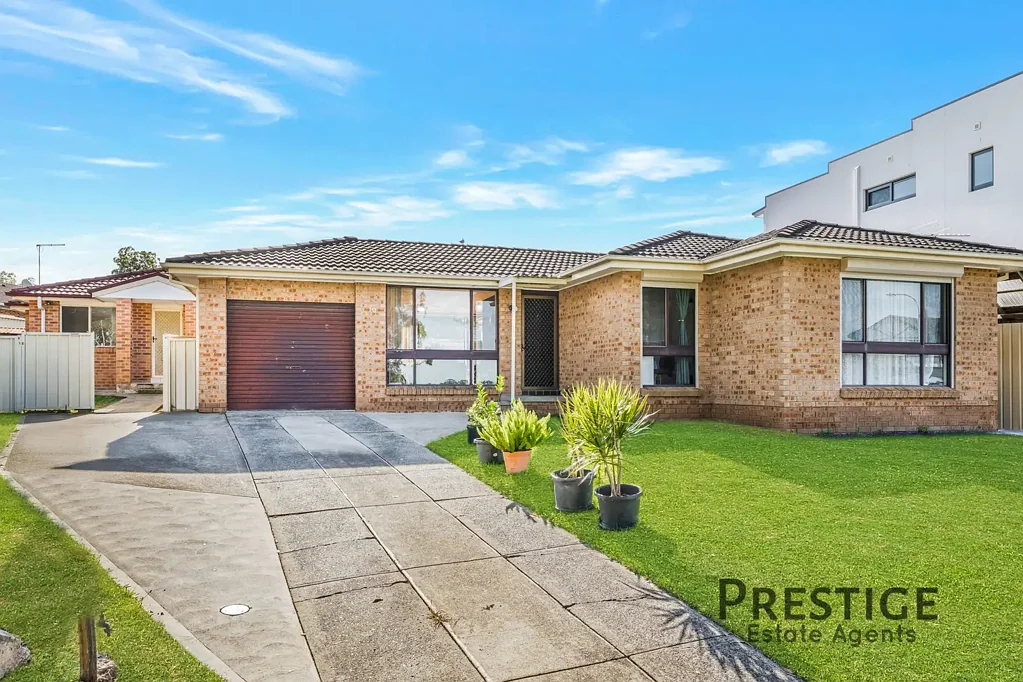 Greenfield Park 5Habitaciones House and Granny Flat Opportunity in Greenfield Park!