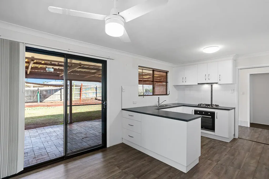 Kearneys Spring 3 Slaapkamer Low-Set Brick Home in Blue Chip Location