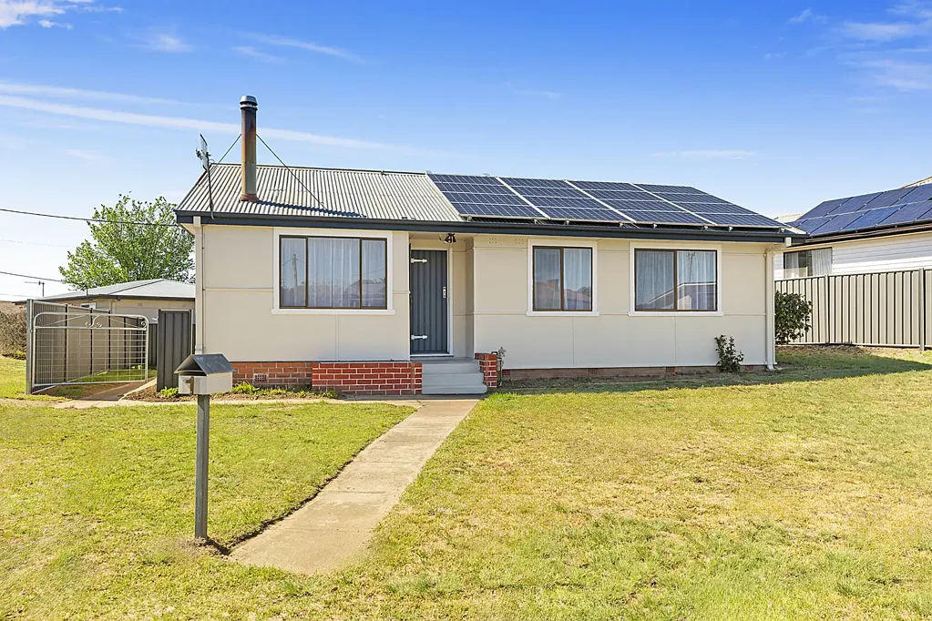 1 Adams Avenue, Cooma, NSW 2630