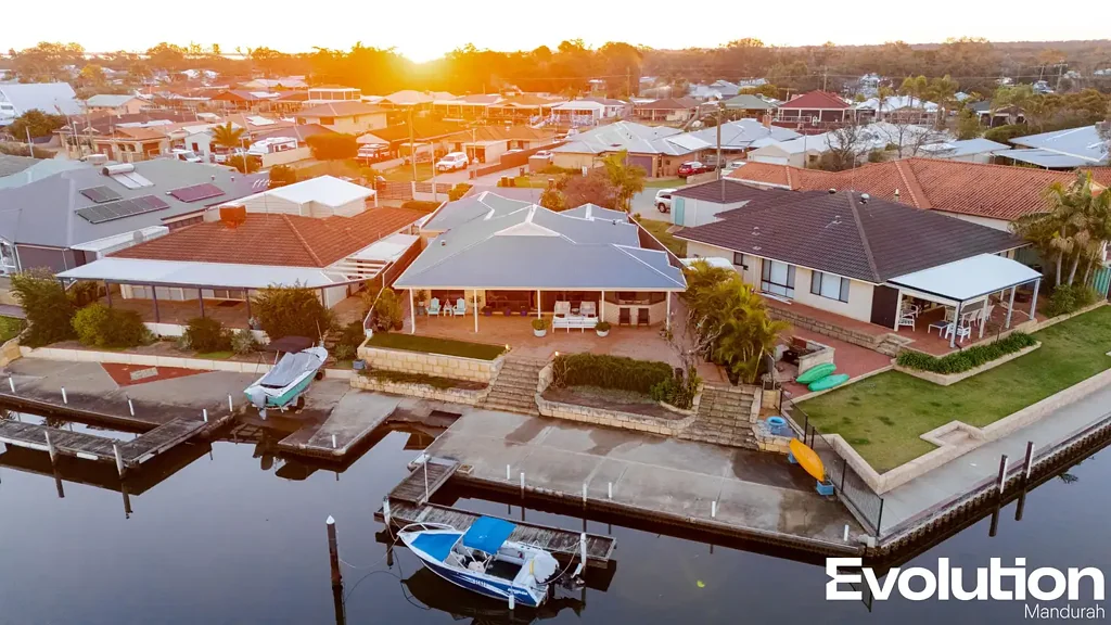 South Yunderup 4 Slaapkamer Waterfront Living, Beautifully Reimagined