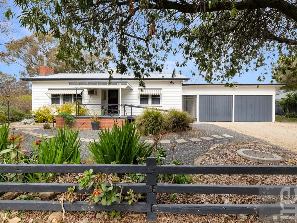 Glenrowan 3ਬੈੱਡਰੂਮ Welcome to 22 Hill Street, Glenrowan – Elevated Living in Historic “Kelly Country”