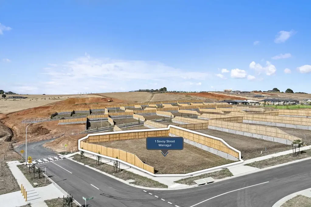 Warragul  Crownlea Estate - Fabulous Corner Block - 600 m2 Titled & Ready to Build Upon!!
