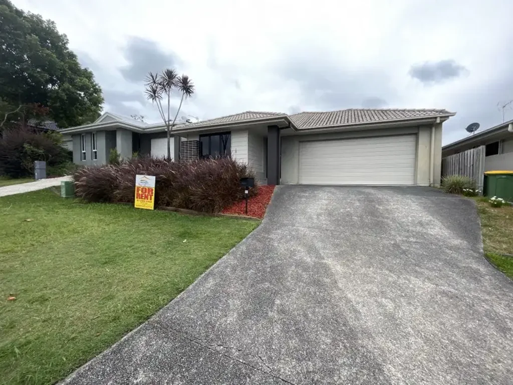 SPACIOUS FAMILY LIVING IN HIGHLAND RESERVE ESTATE