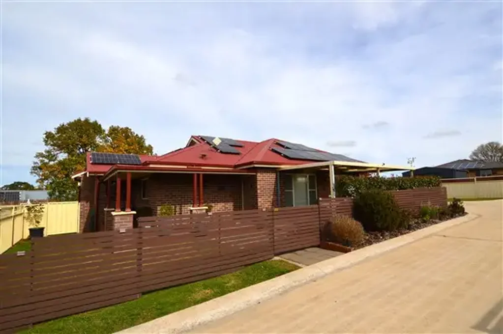 Guyra 3 Bedroom Resplendent in Design and Perfectly Presented