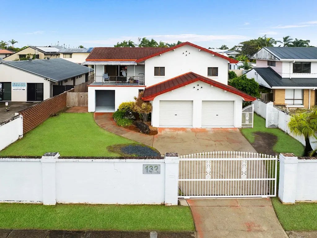 Benowa 3房  High Exposure Benowa Opportunity - Live, Work & Prosper!