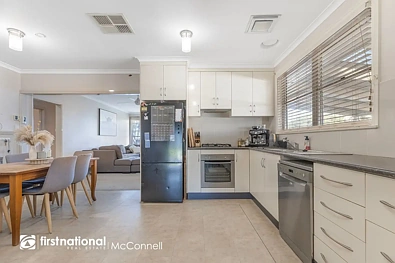 ਰਸੋਈ - 6 Mangan Street, Tongala, VIC 3621