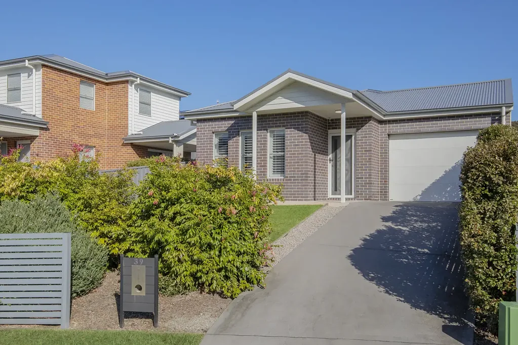 Jewells 4 Slaapkamer Single level oasis in a quiet street