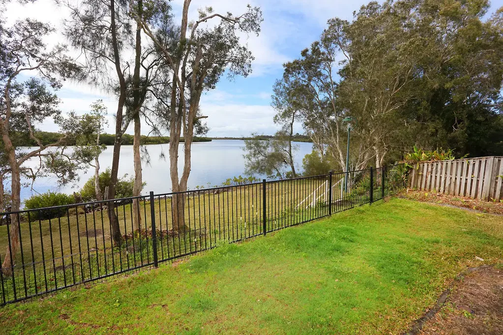 Coombabah 4chambre Your Coombabah Water View Escape — Potential-packed, Peaceful & Newly Painted Exterior + Roof