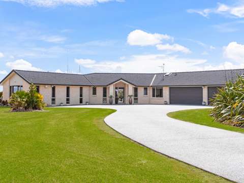 Puhoi 5房 Kaipara Harbour全景豪宅！​全屋智能+地暖+三重高速网络，现代山居终极梦想！ A Sanctuary Of Serenity and Self-Sufficiency