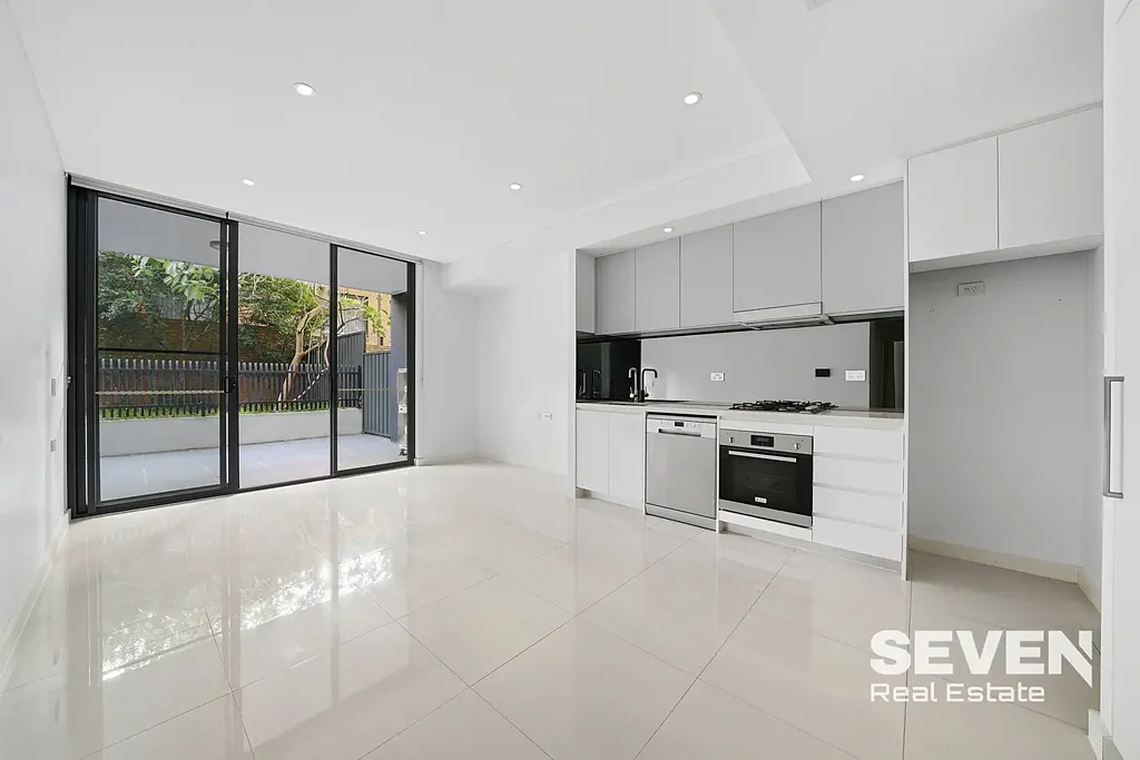 MODERN TWO BEDROOM APARTMENT WITH STUDY & COURTYARD