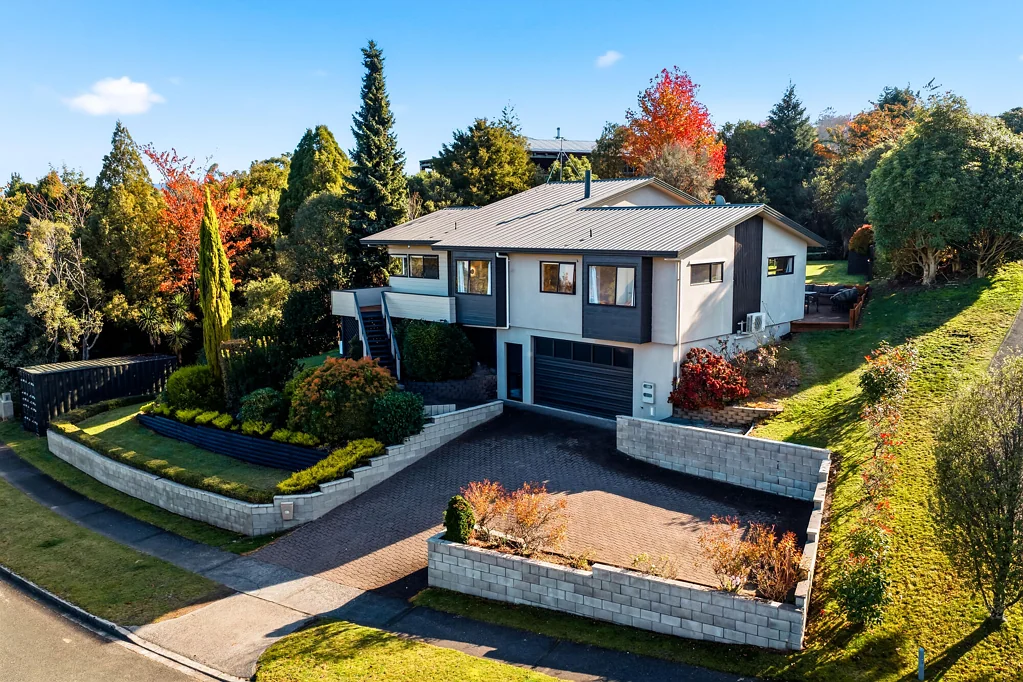 Rangatira Park 3房  Elevated, Renovated & Packed With Appeal