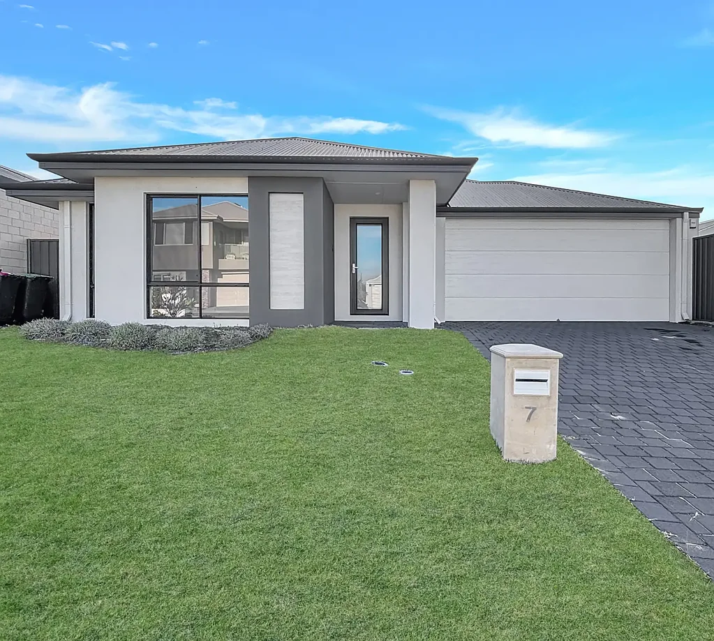 Gorgeous 4 x 2 Family Home in Sought After location ! Be Quick !