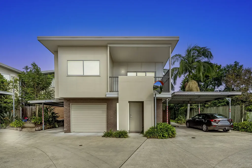 Morayfield 2chambre Stylish Dual-Living Townhouse with Unique Features in Prime Location
