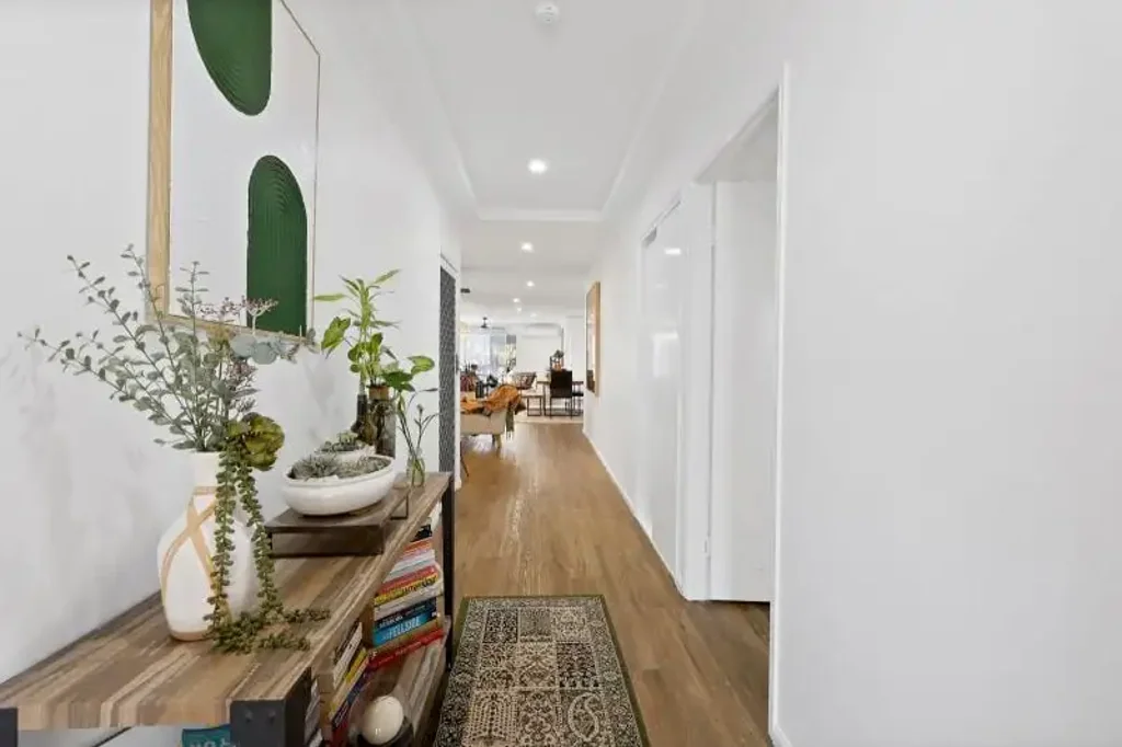 Eimeo 4房  Elevated family home with pool and shed