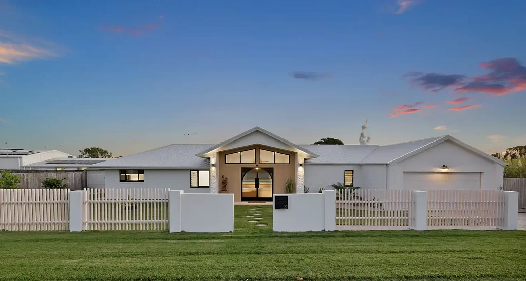 Racecourse 3房  Villa Athena - Award-Winning Mediterranean-Inspired Masterpiece with Granny Flat & Shed