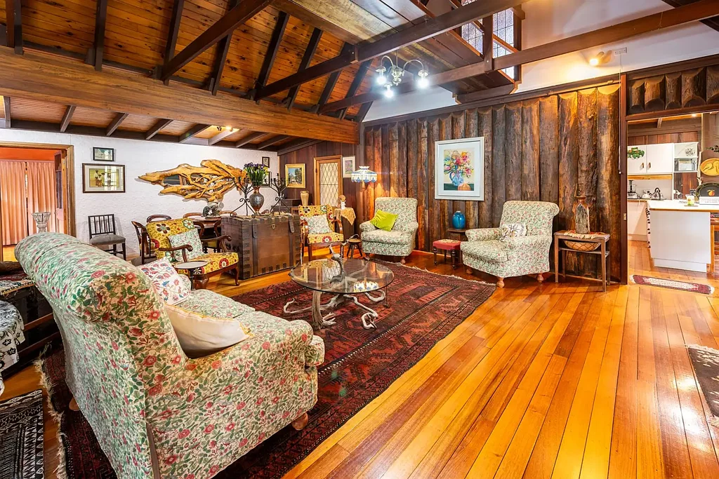 Miles  "Mirrabook" A Unique Lifestyle/Development Opportunity