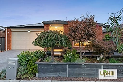 9 Calabrese Circuit, Clyde North