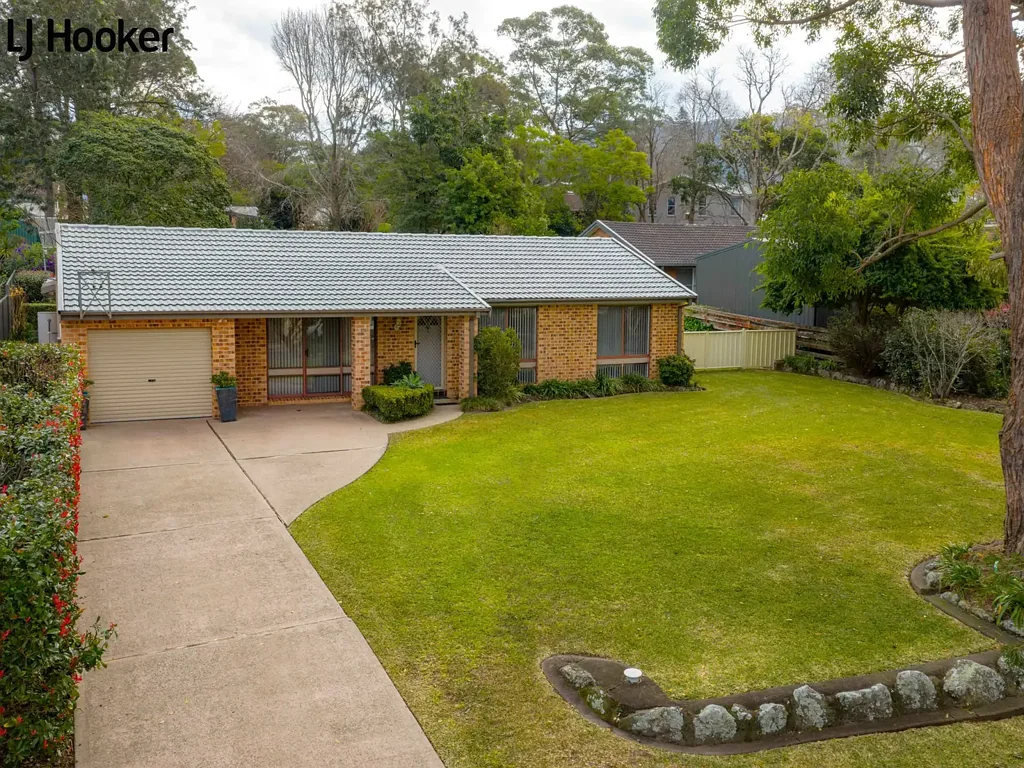 Cambewarra Village 5chambre Large home, Large block with subdivision potential. INSPECTIONS BY APPOINTMENT.