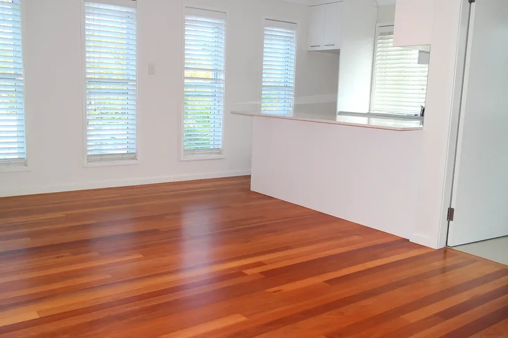 Stylish, Modern One Bedroom Flat Minutes to the Mall