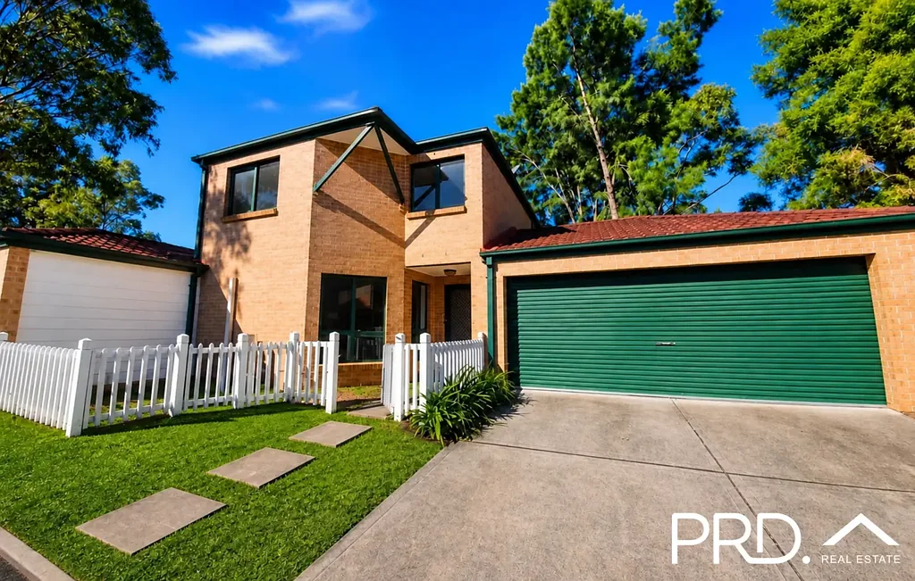 Panania 3 Slaapkamer SPACIOUS TOWNHOUSE & EASY STROLL TO SHOPS & FAST TRAIN TO THE AIRPORT / CITY CIRCLE