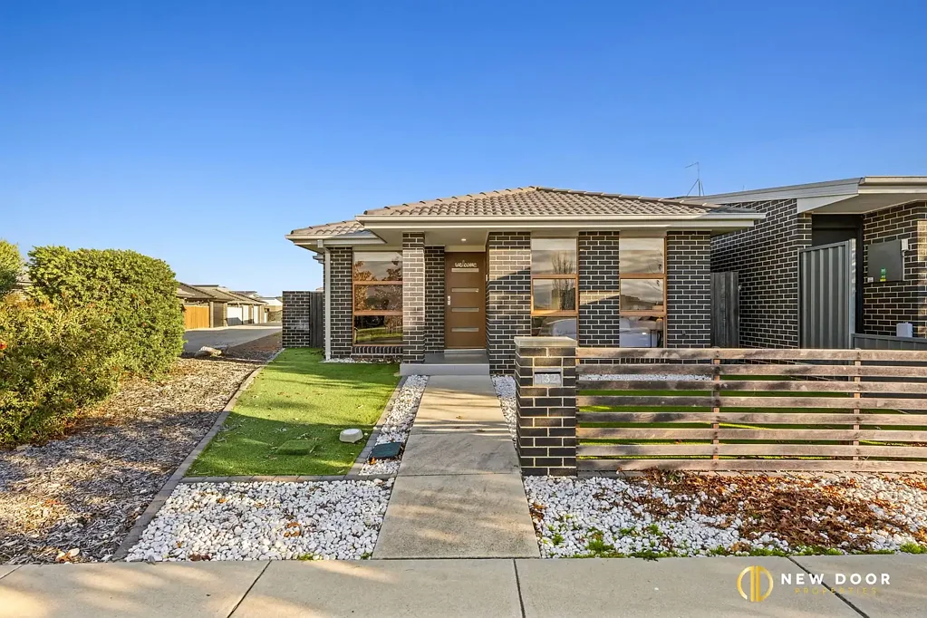 Moncrieff 3房  Single Level Family Living !