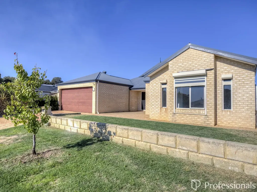 Seville Grove 4ห้องนอน Large Family Home