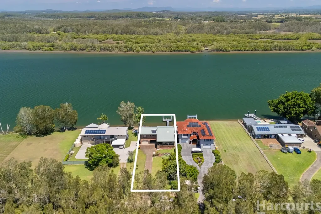 Riverside 4房  Spacious Family Home with Direct Deep-Water Frontage