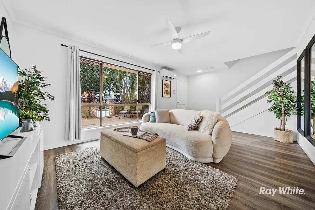 Daisy Hill 3房  TBA  Spacious, Move-In Ready Townhouse with Lock-Up Garage, Massive Courtyard & Right Next to Chatswood Shopping!
