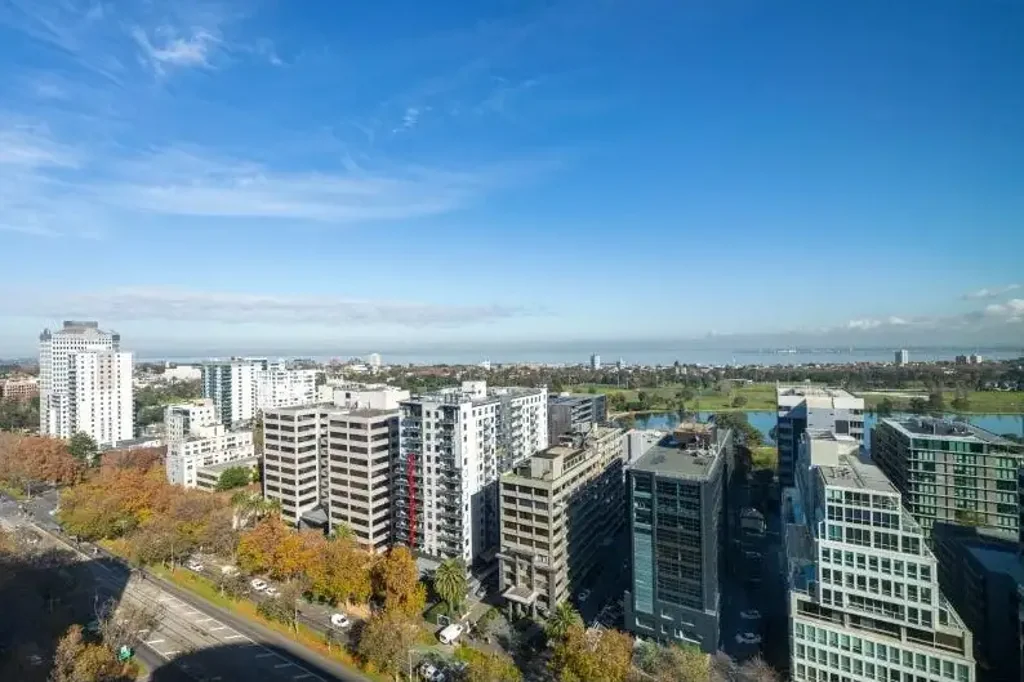 Melbourne 3房 全新公寓 三间卧室 两间浴室 高品质配置 步行可达火车电车 Brand new apartment, great location and value ...