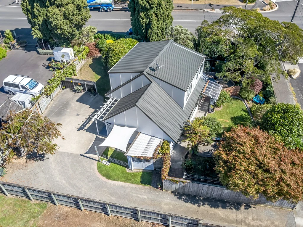 Ashhurst 3Zimmer PRICE DROP – Owners Relocating & Want It SOLD!