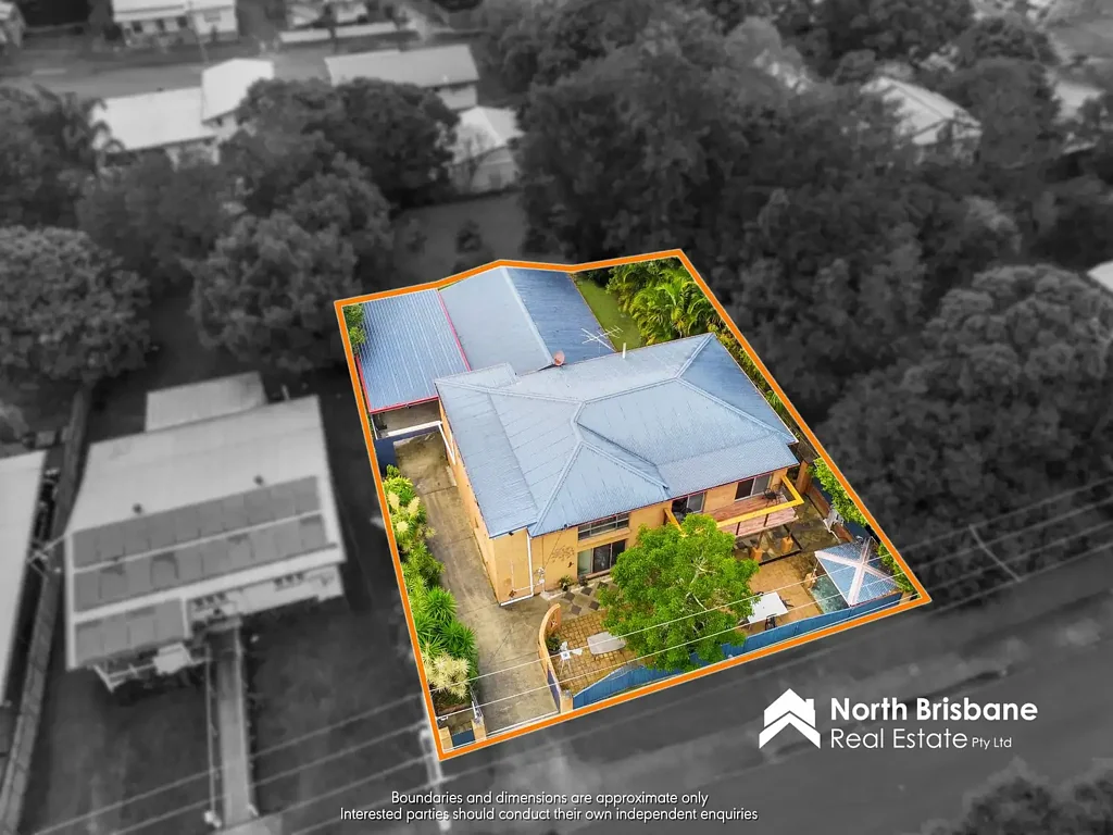 Petrie 3房 宽敞主卧带阳台 5个燃烧器燃气灶 双居住潜力 棚屋车棚工作空间 800米火车站 150米小学 A Dream for Car Lovers & Renovators