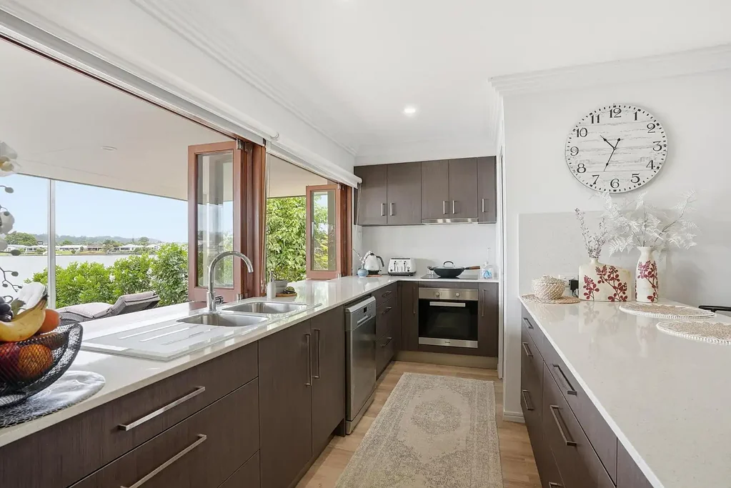 Elanora 4Kwarto Stunning Waterfront Living with Panoramic Lake & Hinterland Views