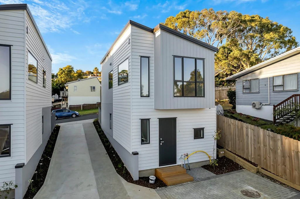 8A Jenanne Place, Totara Vale, North Shore City, Auckland