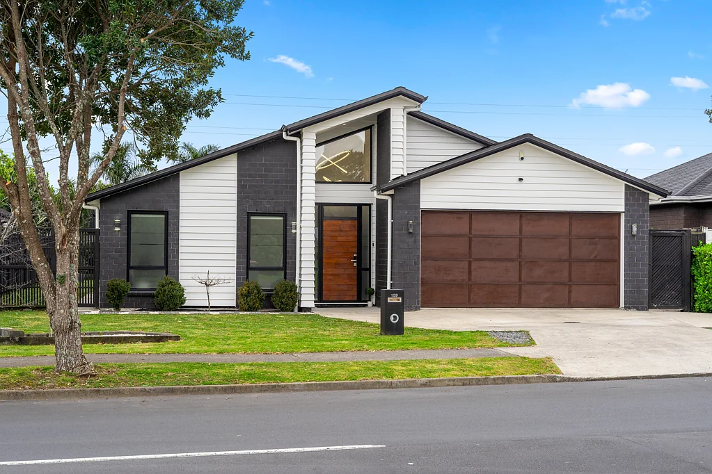 Karaka 4chambre Off to Aus - Grab This Opportunity