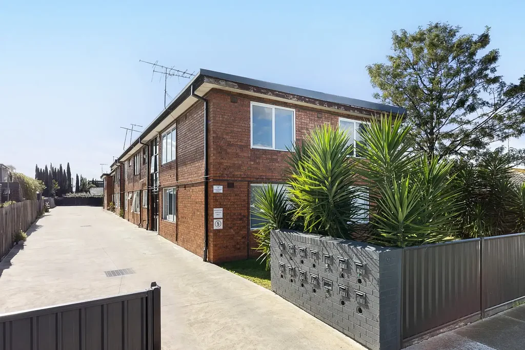 Maidstone 2房 翻新、宽敞、拎包入住！ RENOVATED, SPACIOUS & READY TO MOVE STRAIGHT IN!