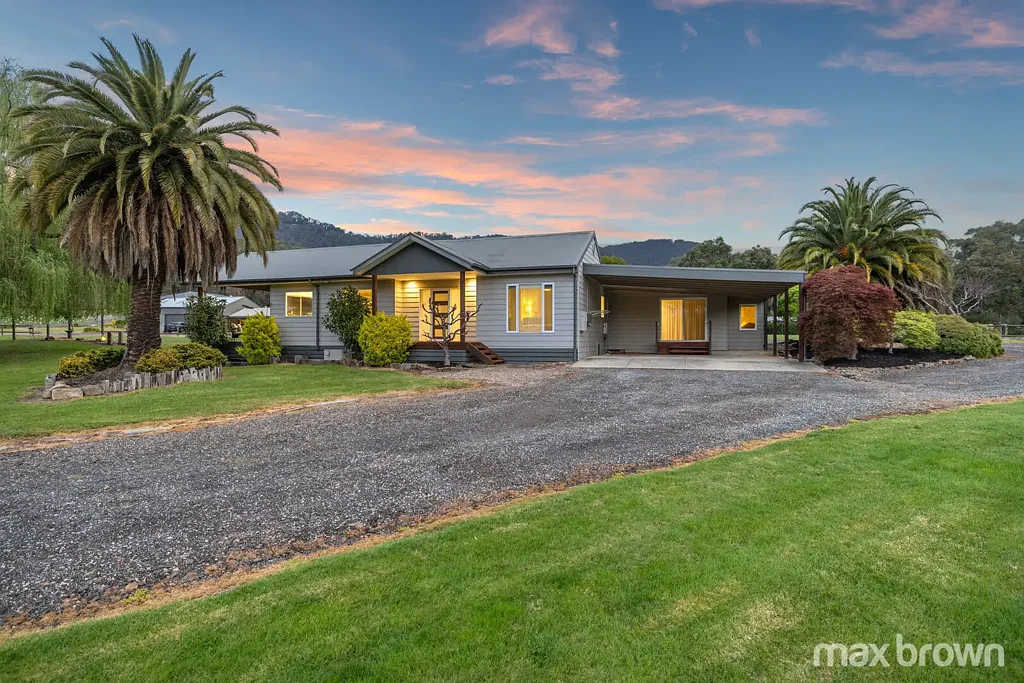 10 Moore Avenue, Montrose, VIC 3765