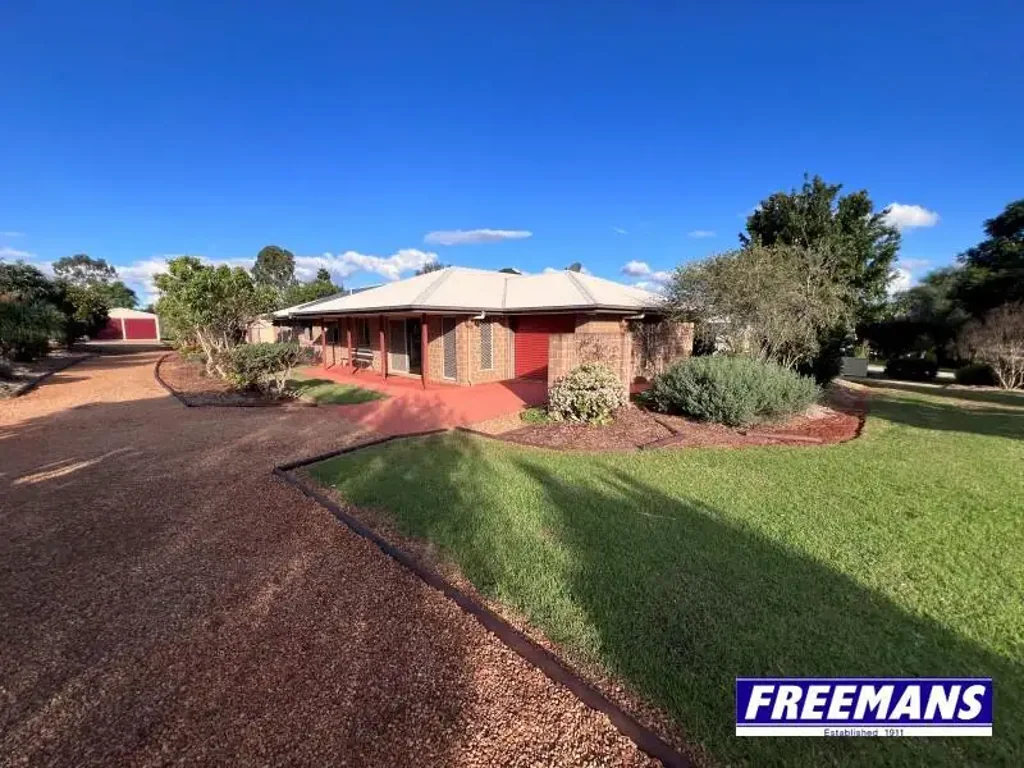 Kingaroy 4ਬੈੱਡਰੂਮ Private home set on 1 Acre, backing onto Farm