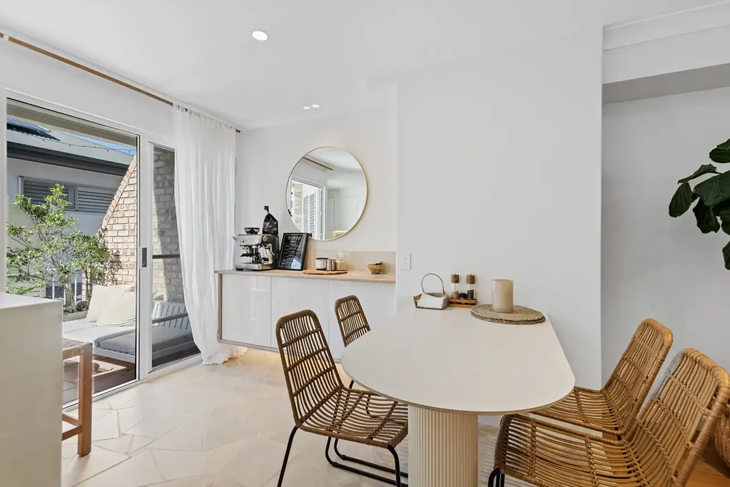 FULLY RENOVATED BEACHSIDE TOWNHOUSE – STYLISH COASTAL LIVING IN MERMAID BEACH