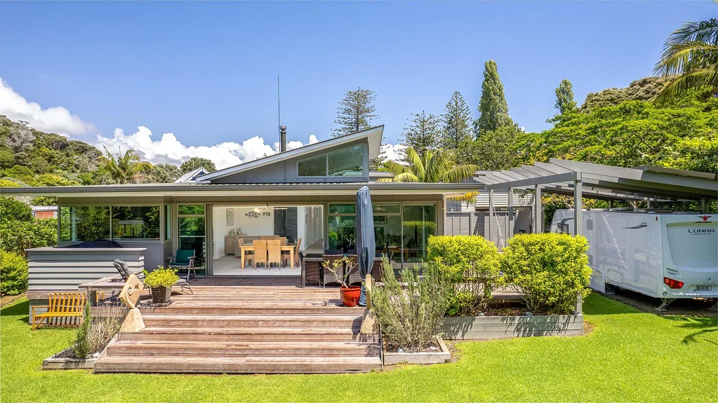 Russell 3Habitaciones Modern home moments from the water
