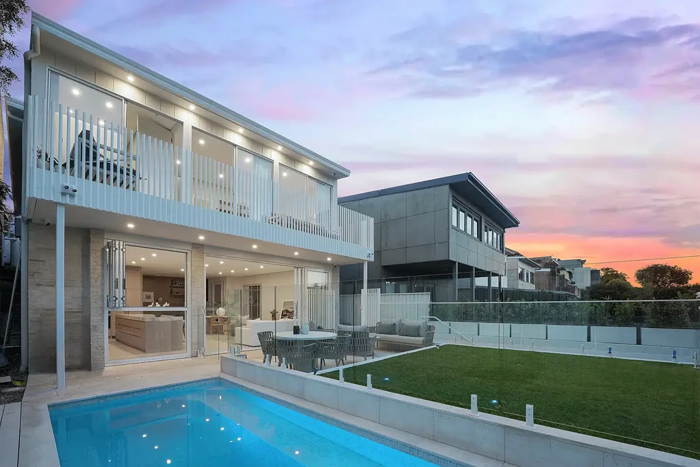 North Bondi 4ਬੈੱਡਰੂਮ Designer Residence of Timeless Luxury Showcases New Architect Renovation