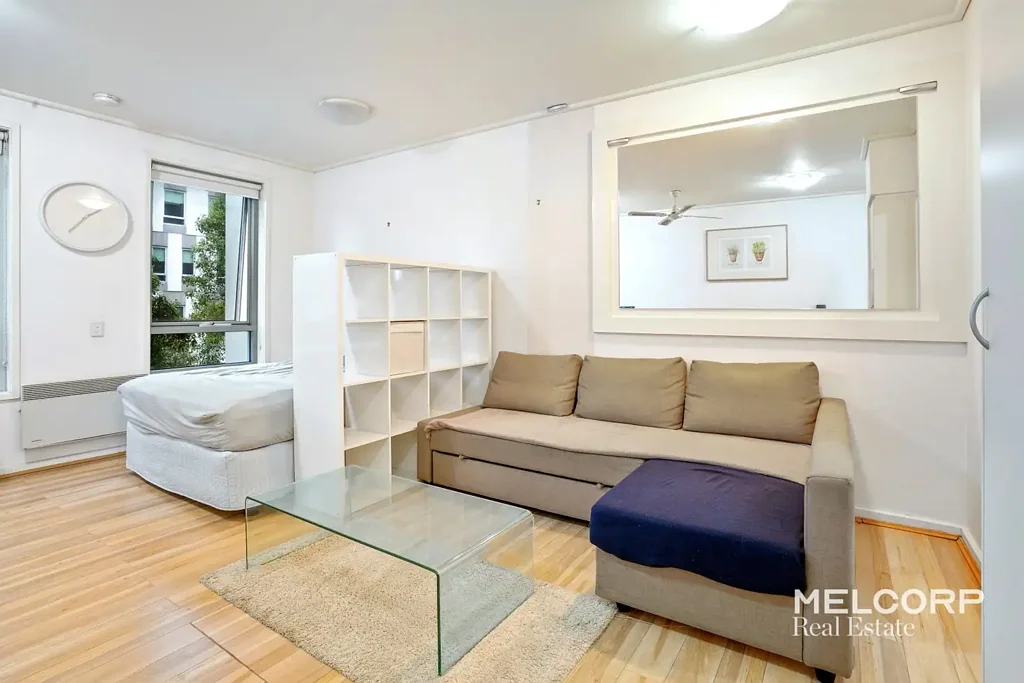 STUDIO GEM IN THE HEART OF LYGON STREET - FURNISHED
