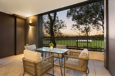 Enfield 3Zimmer Luxurious DKO designer townhouse in 'The Henley'