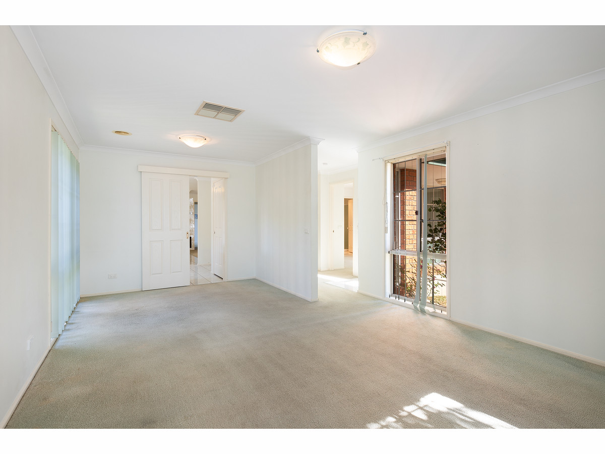 33 DUNDEE DR, WEST WODONGA VIC 3690, 0 Bedrooms, 0 Bathrooms, House